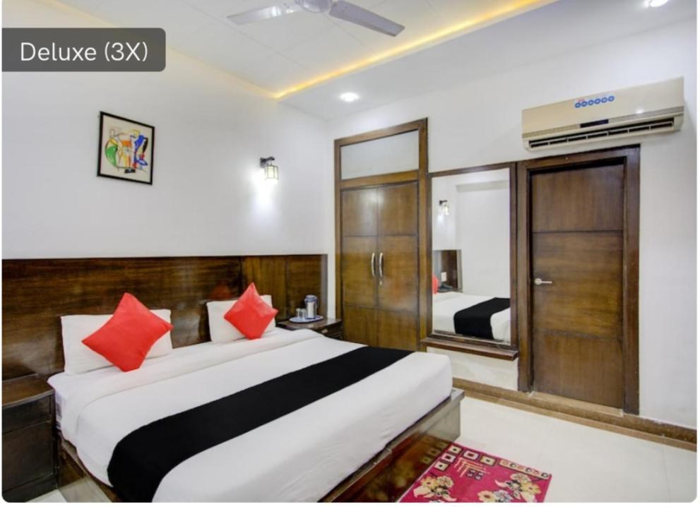 Dazzling East Gate Hotel Agra  Exterior photo