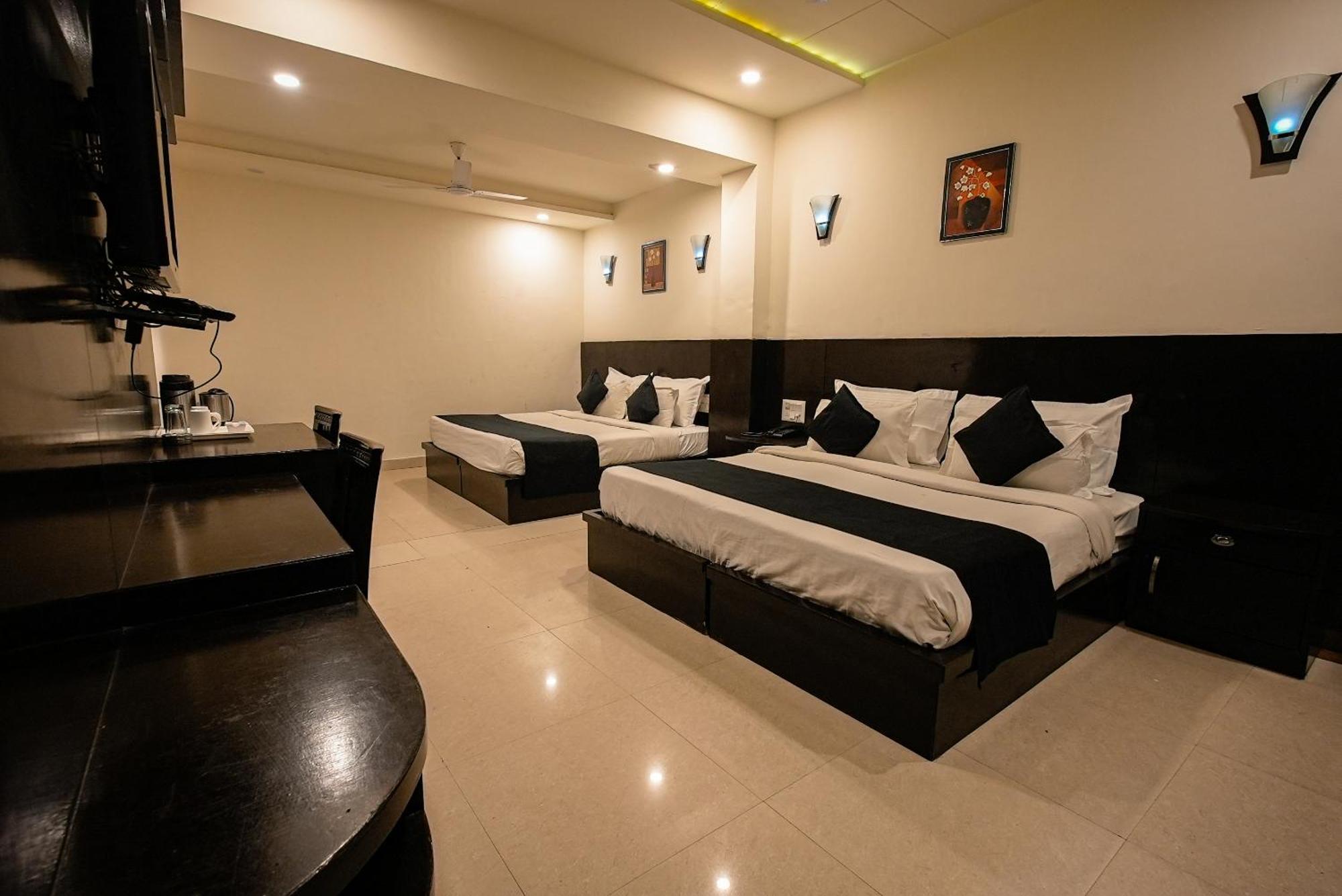 Dazzling East Gate Hotel Agra  Exterior photo