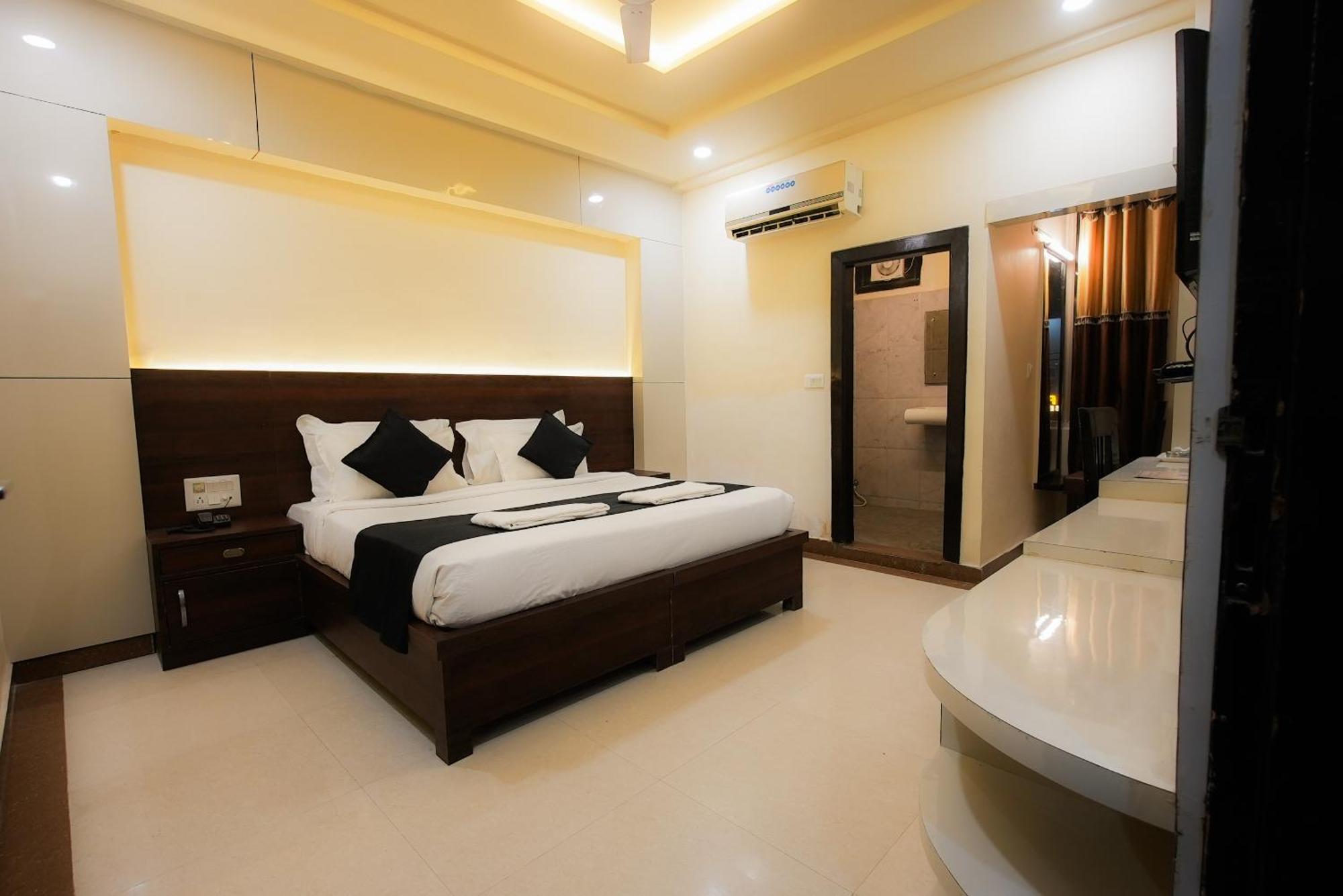 Dazzling East Gate Hotel Agra  Exterior photo