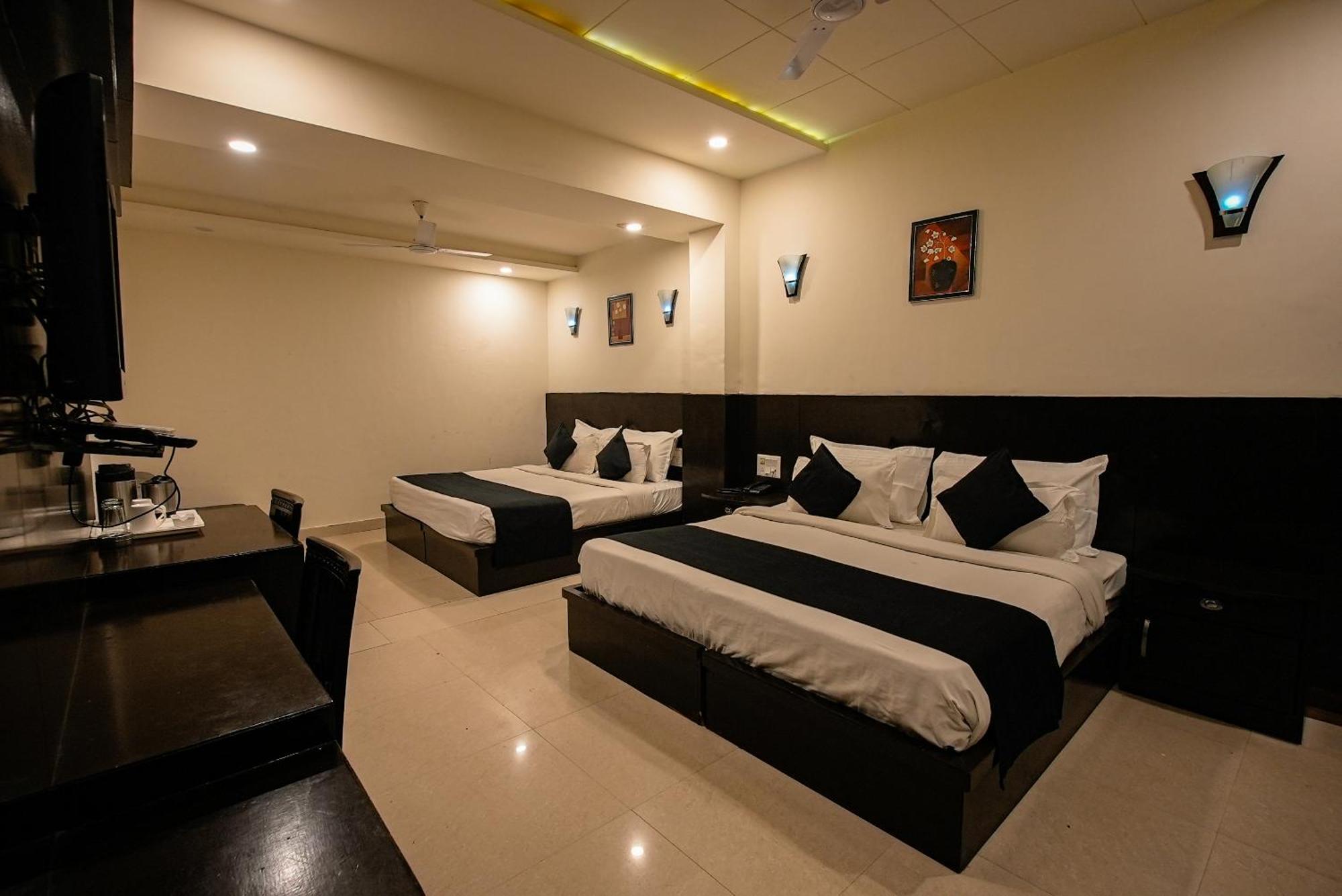 Dazzling East Gate Hotel Agra  Exterior photo