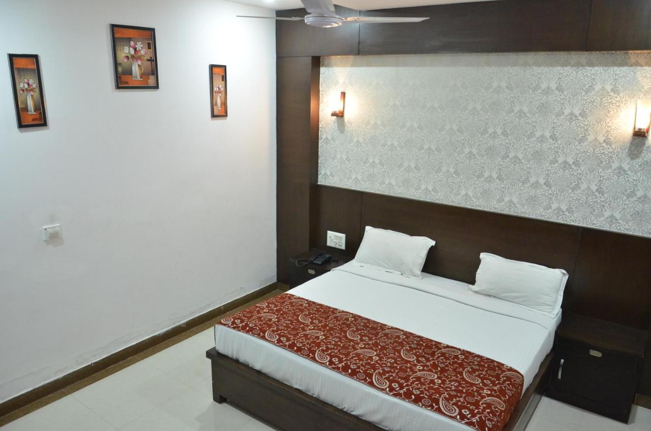 Dazzling East Gate Hotel Agra  Exterior photo